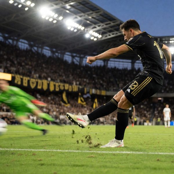 The Supporters' Shield race tightens