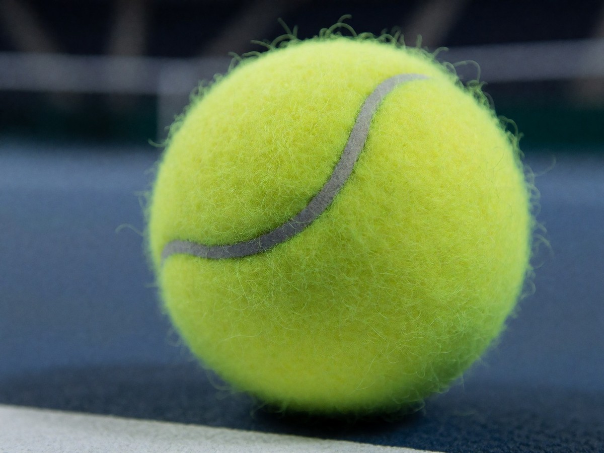 Rublev's struggle with return positioning on fast surfaces